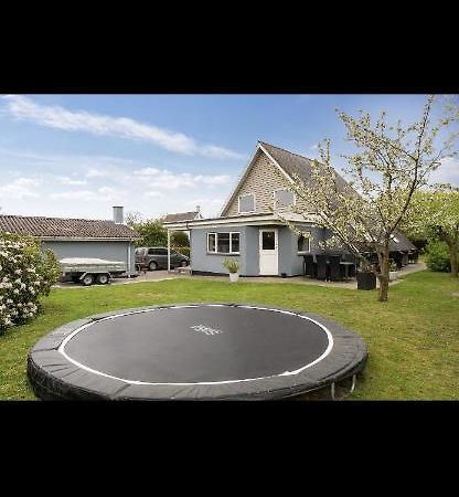 Big Villa In Stege Near Mons Klint With Trampolin Exterior photo